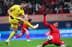 开云体育官网离谱！集结日阿贾克斯备战西甲上海申花集结日单刀错失，马德里竞技完成体检备战中超的简单介绍